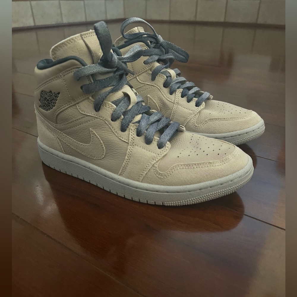 Air Jordan 1 Mid